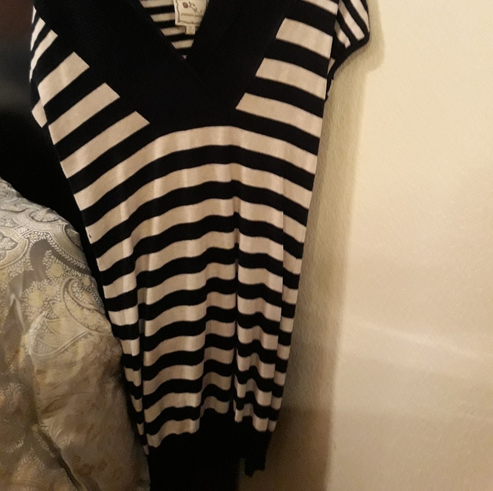 Dresses - Picture 3 of 4